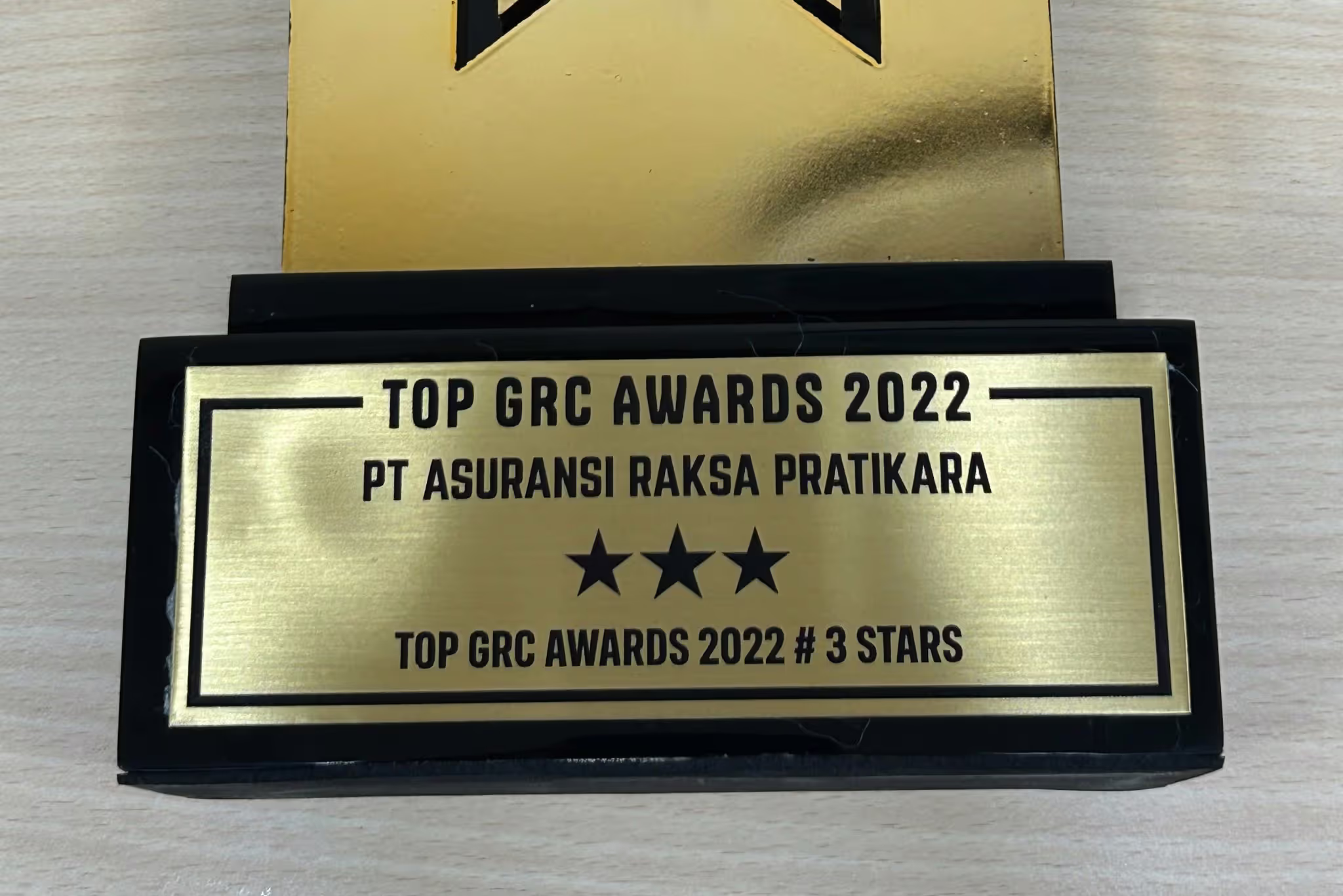 Penghargaan Tata Kelola, Risiko, dan Kepatuhan (GRC) Terbaik 2021 – Bintang 3 dari TOP BUSSINES